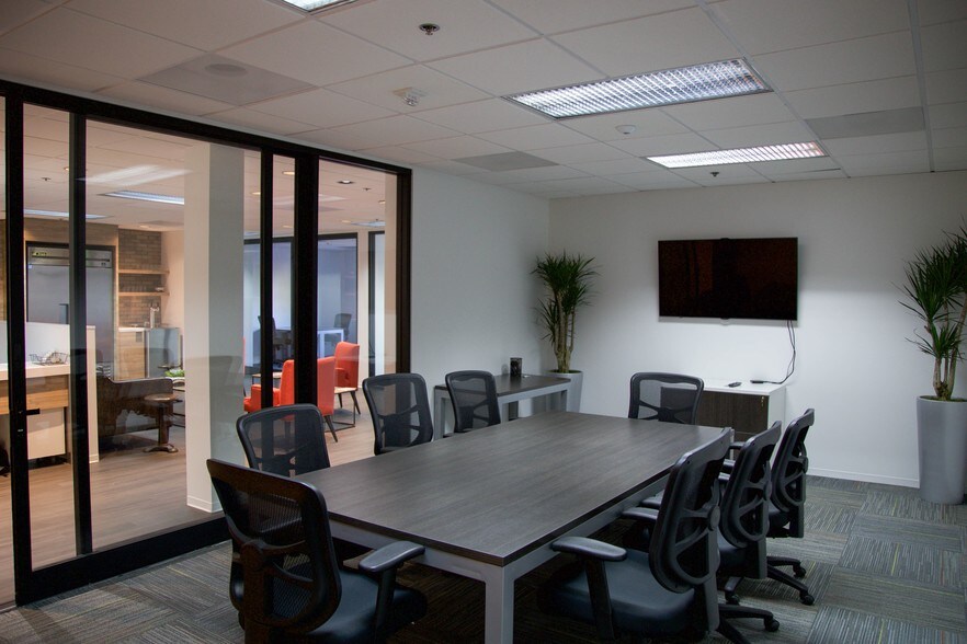 More Photos Of 1541-1551 Ocean Ave, Santa Monica Apartments For Lease