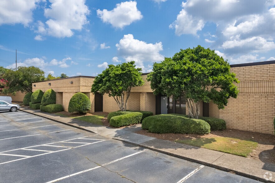 More Photos Of 4025 Pleasantdale Rd, Doraville Light Distribution For Lease