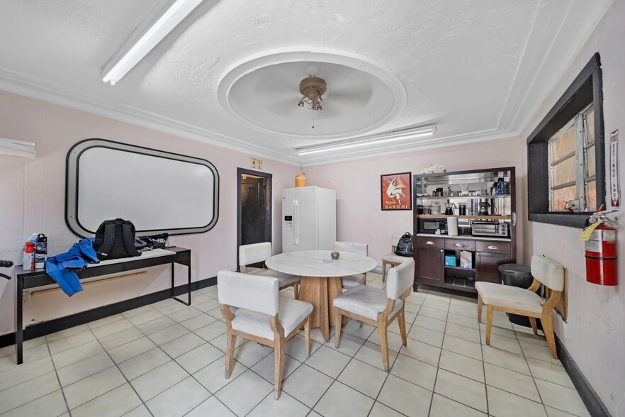 More Photos Of 3141 NW 40th St, Miami Warehouse For Sale