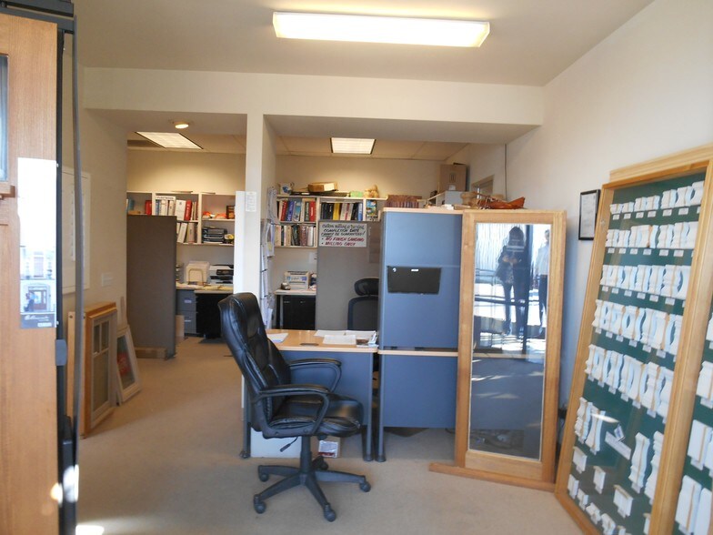 More Photos Of 7442 Varna Ave, North Hollywood Warehouse For Lease