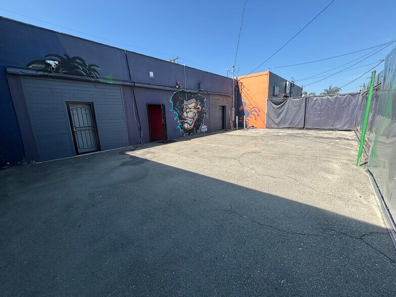 More Photos Of 10843 Burbank Blvd, North Hollywood Office For Sale
