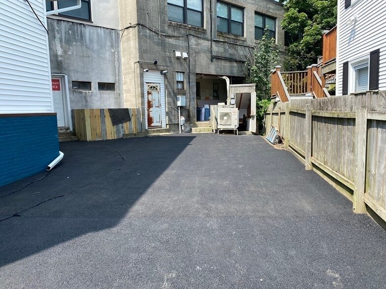 More Photos Of 281-283 Cabot St, Beverly Storefront For Lease