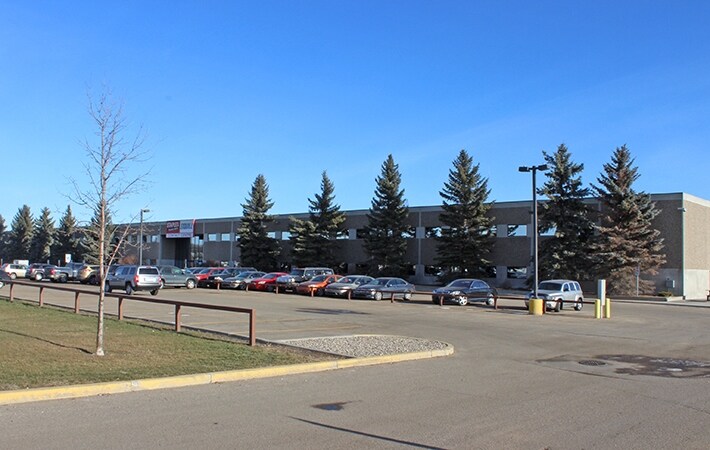 More Photos Of 221 Winnipeg St N, Regina Light Distribution For Lease