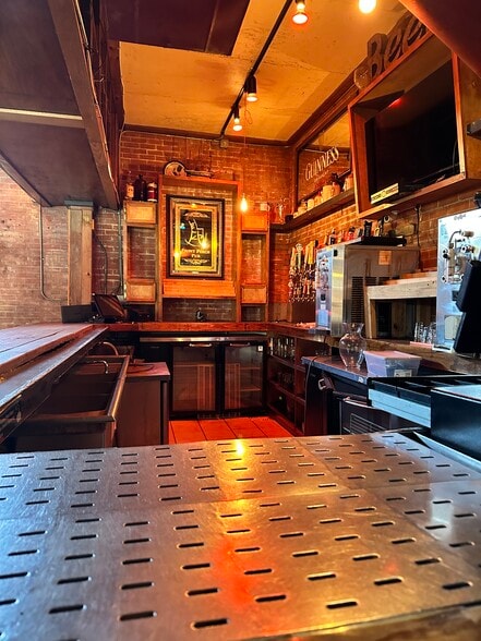 More Photos Of 217 W Gray St, Houston Restaurant For Lease