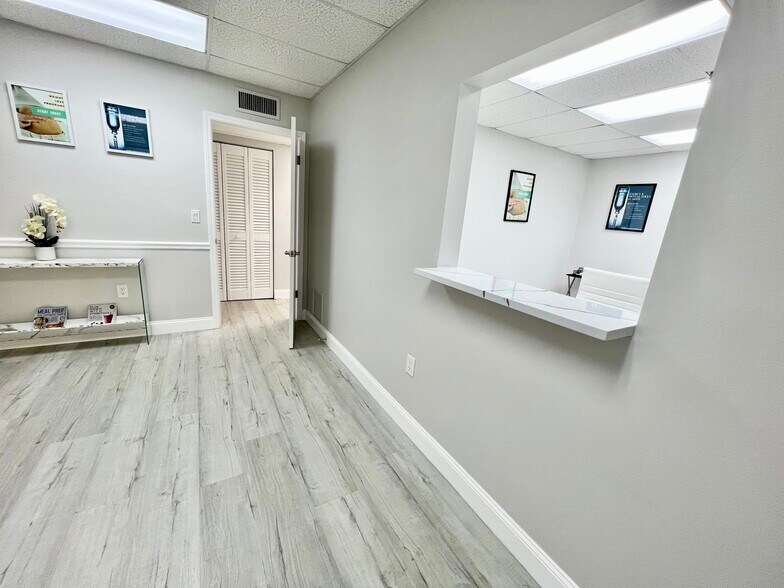 More Photos Of 2650 Bahia Vista St, Sarasota Medical For Sale