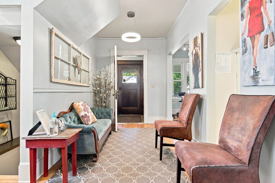 More Photos Of 1208 Grand Ave, Saint Paul Storefront Retail Office For Sale