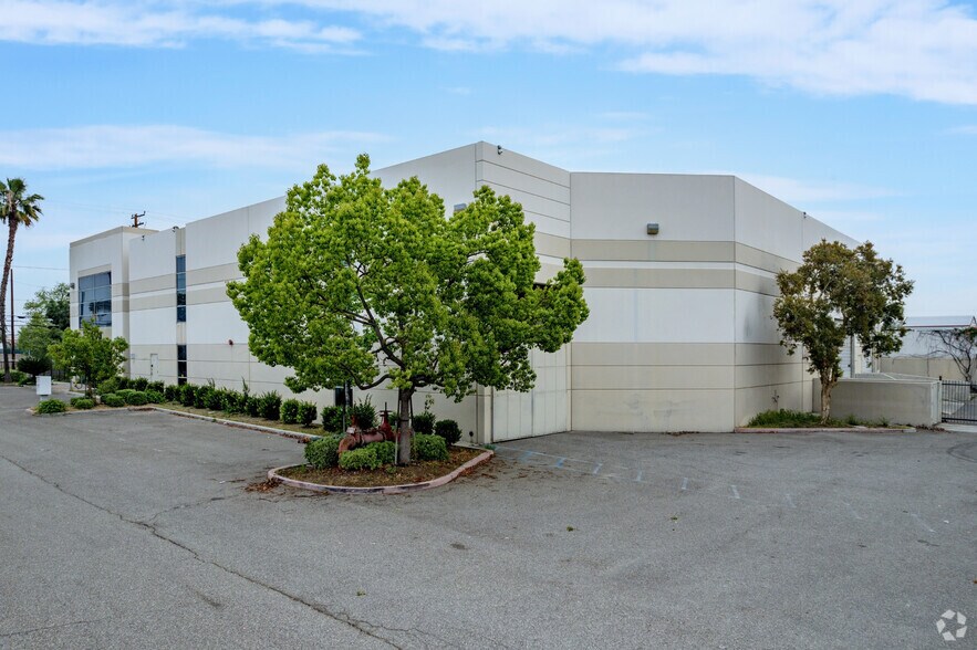 More Photos Of 1458 E Mission Blvd, Pomona Warehouse For Lease