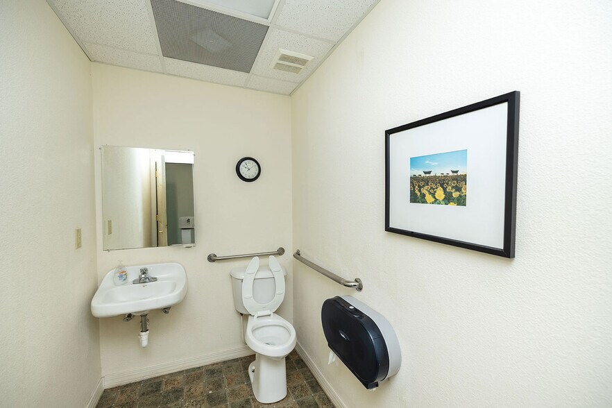 More Photos Of 116 W Pine Ave, El Dorado Office Residential For Sale