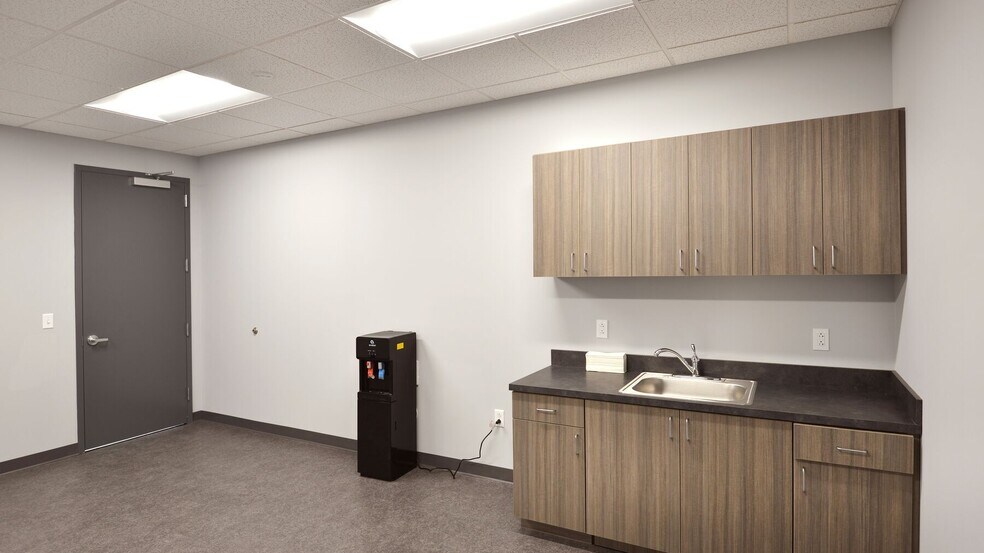 More Photos Of 9-11 Caesar Pl, Moonachie Warehouse For Lease