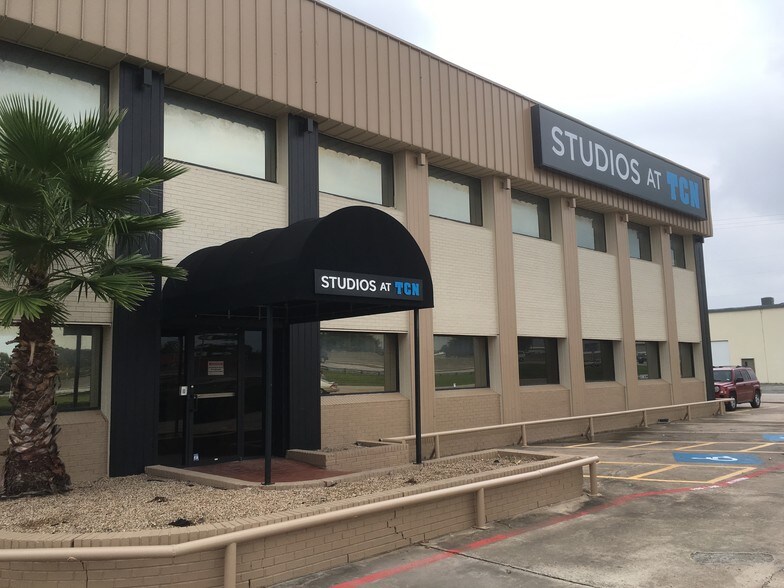 More Photos Of 6125 Airport Fwy, Haltom City Office For Lease