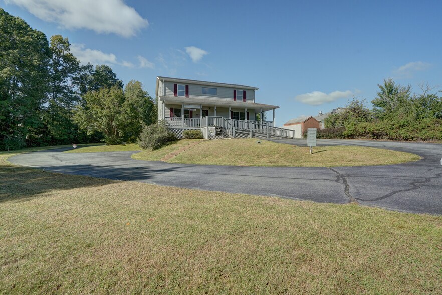 More Photos Of 2704 Lake Monticello Rd, Palmyra Office For Sale