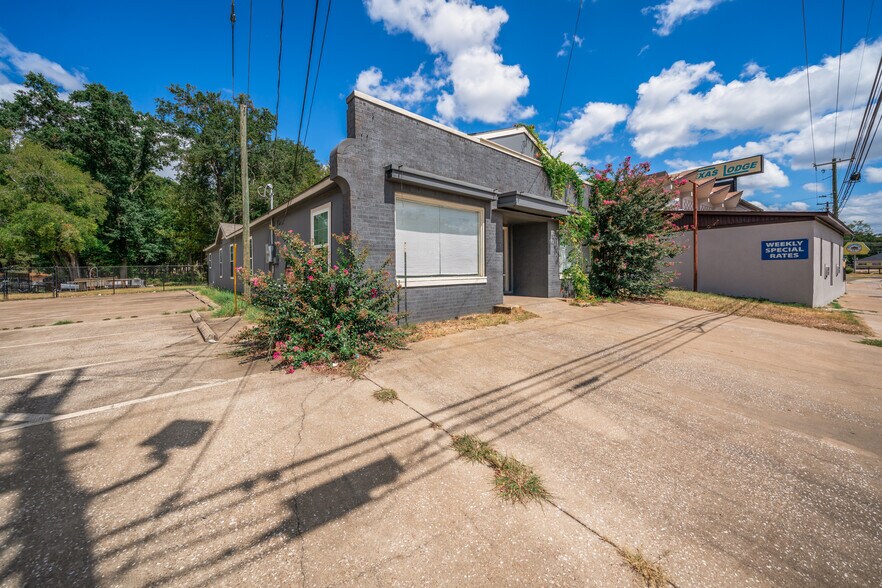 More Photos Of 1505 E Marshall Ave, Longview Medical For Sale
