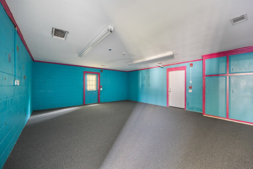 More Photos Of 109 Lisa Dr, Lexington Daycare Center For Sale