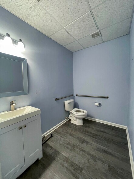 More Photos Of 13119 Professional Dr, Jacksonville Medical For Lease
