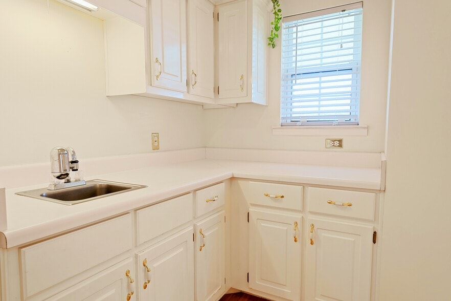 More Photos Of 10674 Wall Triana Hwy, Toney Hospitality For Sale