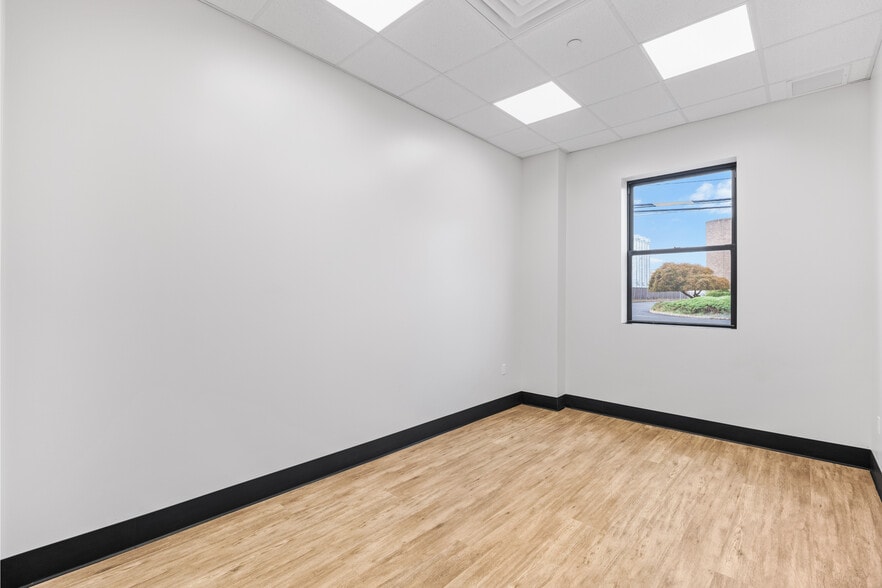 More Photos Of 14 Home News Row, New Brunswick Warehouse For Lease