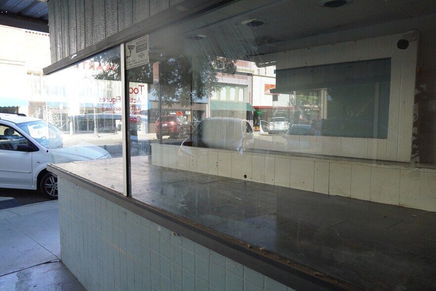 More Photos Of 400-406 D St, Marysville Storefront For Lease