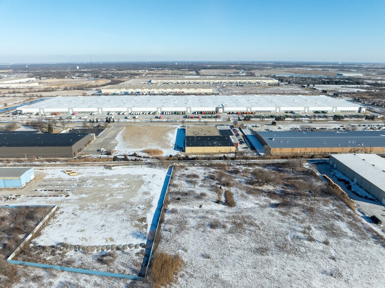 More Photos Of 701 Central Ave, University Park Distribution For Lease