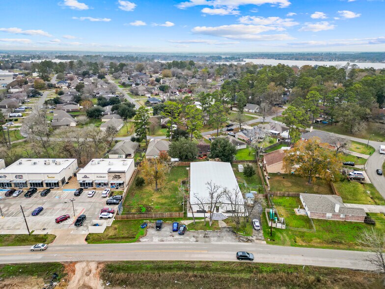 More Photos Of 119 Old River Rd, Montgomery Veterinarian Kennel For Sale