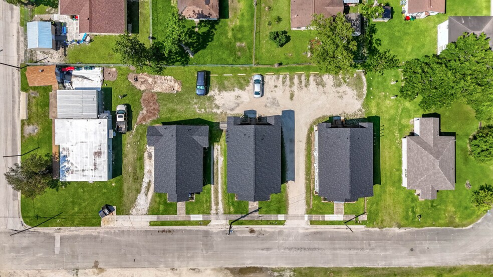 More Photos Of 214 W Republic St, Baytown Apartments For Sale