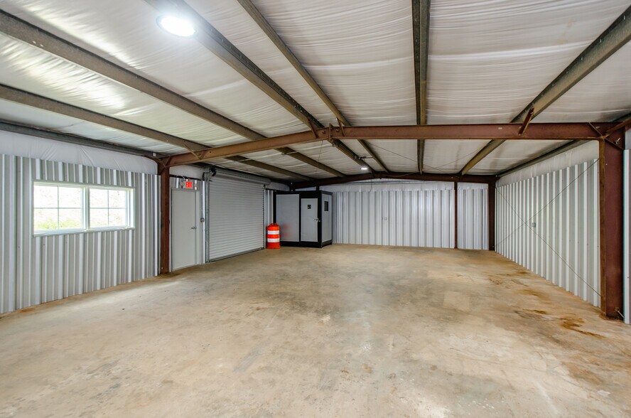 More Photos Of 100 Candler St, Villa Rica Flex For Sale