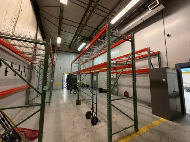 More Photos Of 427 Winsted Rd, Torrington Freestanding For Lease