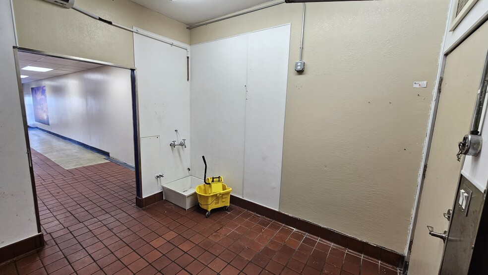 More Photos Of 6580 Pardall Rd, Goleta Restaurant For Lease