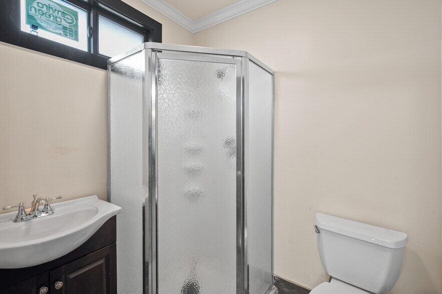 More Photos Of 7700 S Broadway, Los Angeles Office For Sale