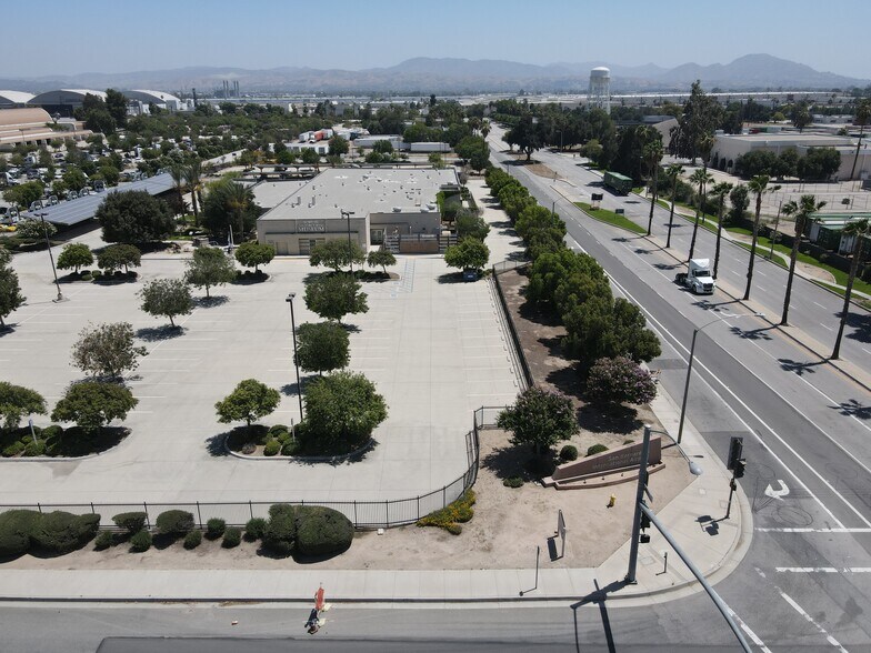 More Photos Of 25362 E 3rd St, San Bernardino Freestanding For Lease