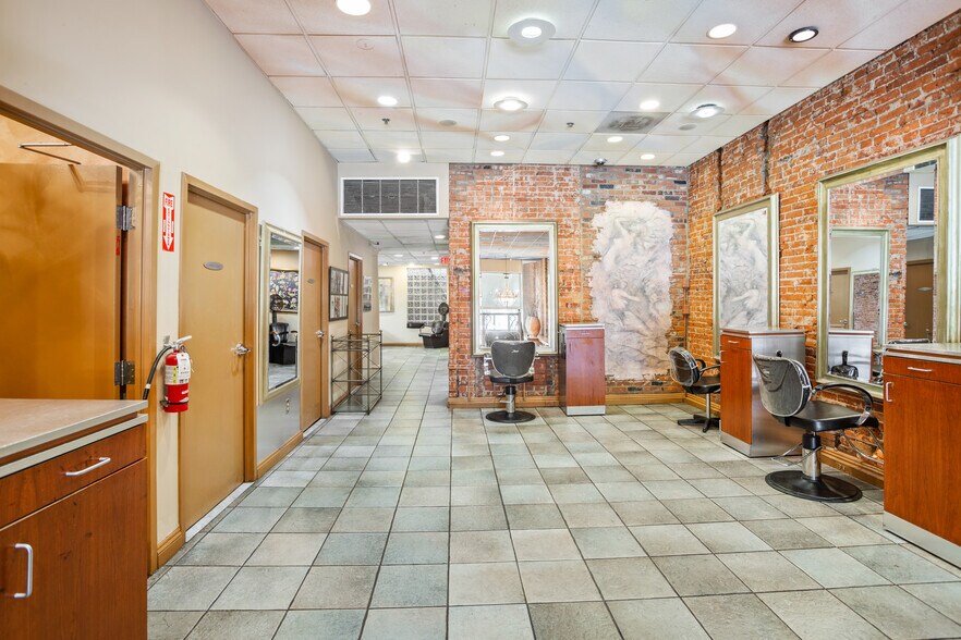 More Photos Of 1604 K St NW, Washington Office For Sale