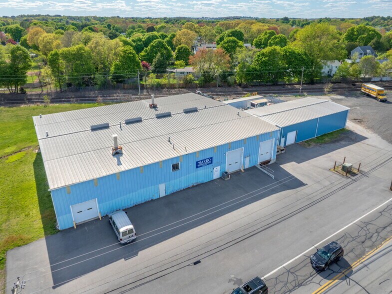 More Photos Of 27 Tozer Rd, Beverly Warehouse For Lease