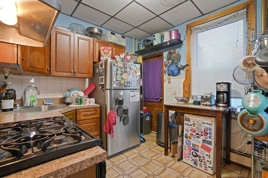 More Photos Of 1920 Palmetto St, Ridgewood Dormitory For Sale