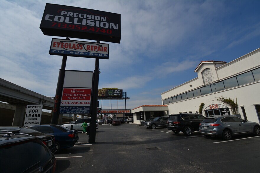 More Photos Of 5610-5613 Southwest Fwy, Houston Flex For Lease