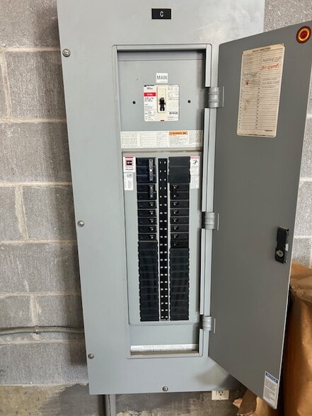 More Photos Of 4135-4139 Twill Valley Ct, Saint Peters Warehouse For Lease