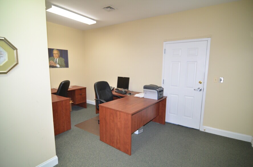 More Photos Of 4 Walter E Foran Blvd, Flemington Office For Sale