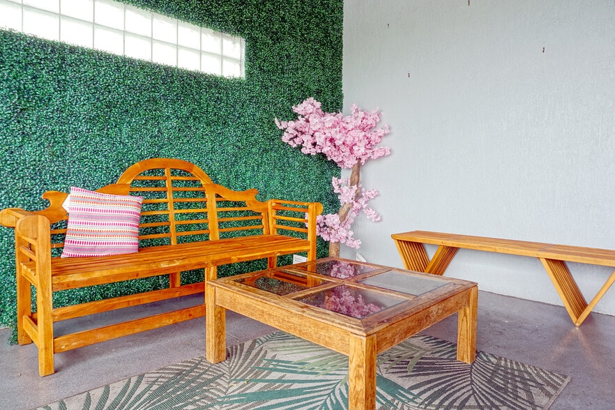 More Photos Of 2010 Wilton Dr, Wilton Manors Restaurant For Sale