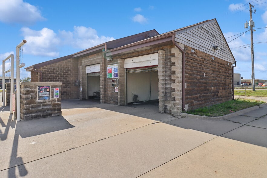 More Photos Of 3508 Delaware Ave, Des Moines Carwash For Sale