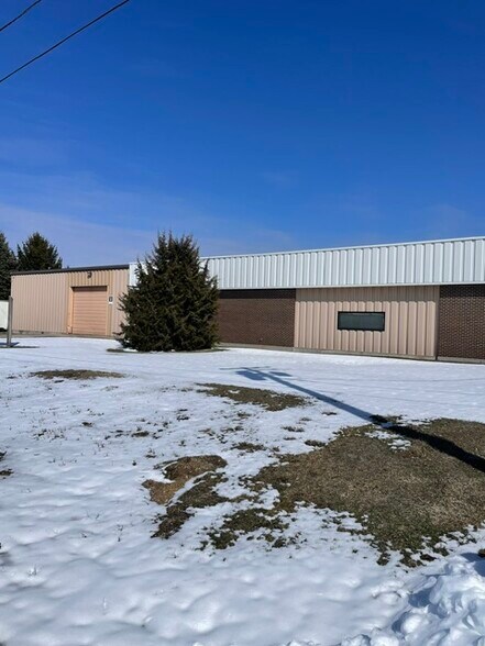Primary Photo Of 2427 N Court St, Rockford Industrial For Sale