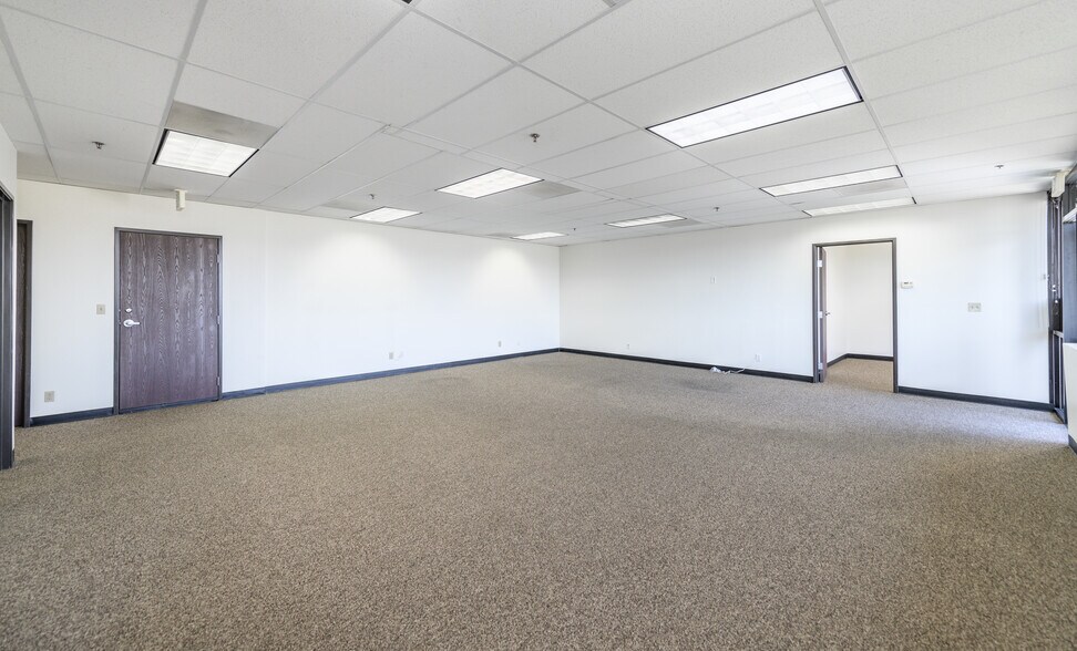 More Photos Of 380-384 Clinton St, Costa Mesa Manufacturing For Lease