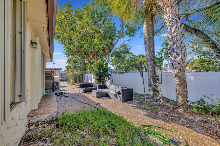 More Photos Of 2731 NE 1st Ter, Wilton Manors Apartments For Sale