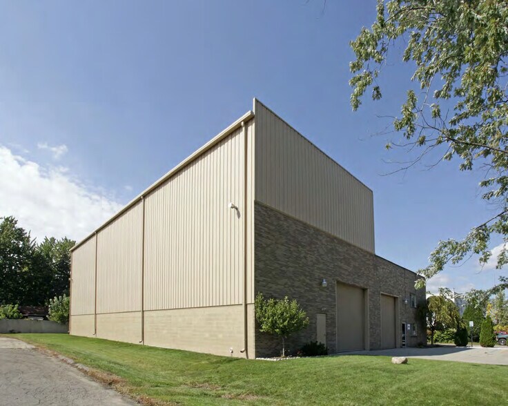 Primary Photo Of 12447 Hartel St, Livonia Warehouse For Lease
