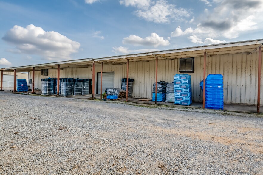 More Photos Of 3601 Wetumpka Hwy, Montgomery Warehouse For Lease