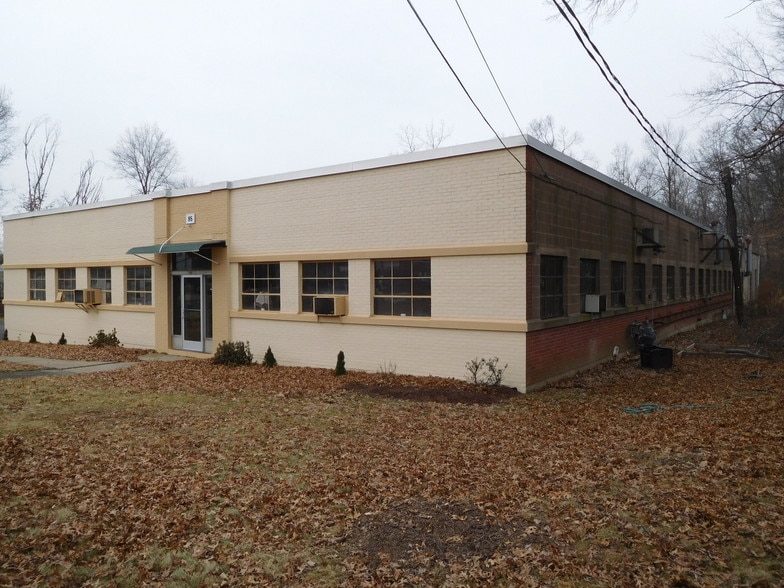 More Photos Of 95 Granby St, Bloomfield Manufacturing For Lease