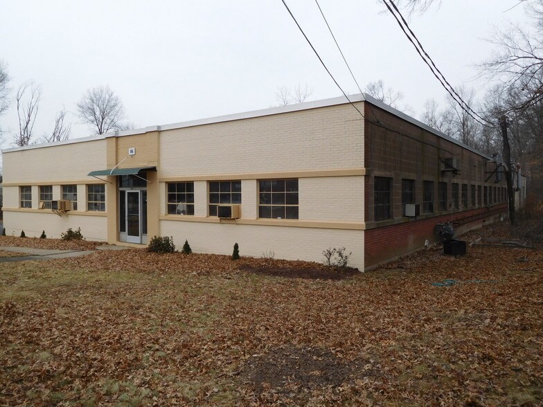 More Photos Of 95 Granby St, Bloomfield Manufacturing For Sale