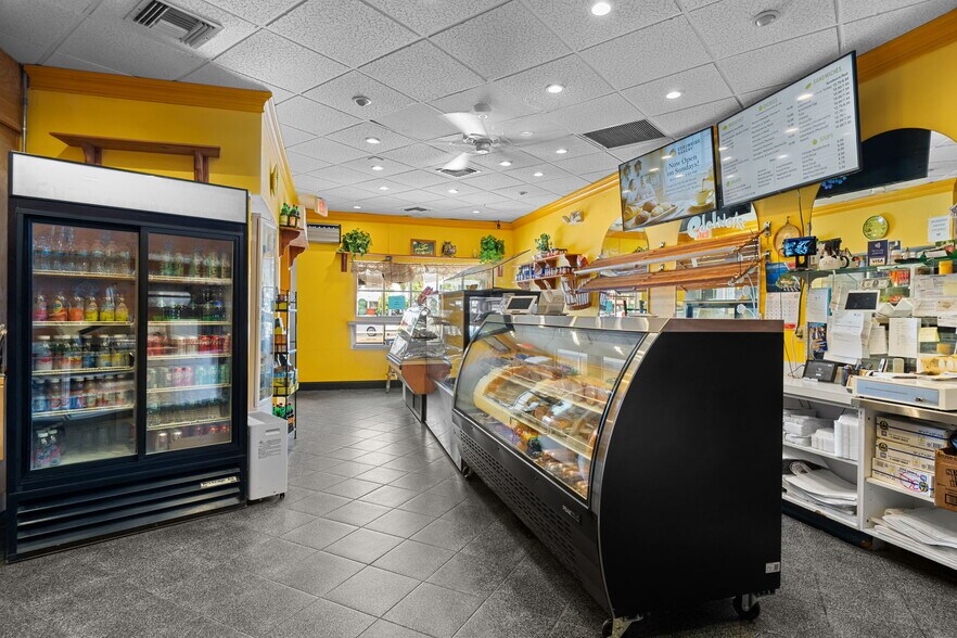 More Photos Of 2909-2911 E Commercial Blvd, Fort Lauderdale Storefront Retail Residential For Sale