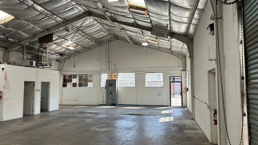 More Photos Of 3341-3347 La Cienega Pl, Los Angeles Warehouse For Lease