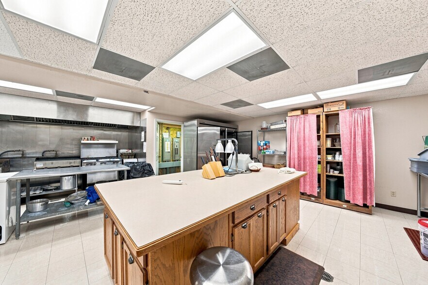 More Photos Of 951 S Kingshighway St, Sikeston Office For Sale