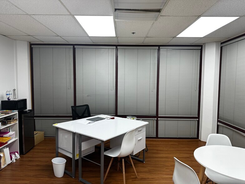 More Photos Of 725 Kapiolani Blvd, Honolulu Office For Sale