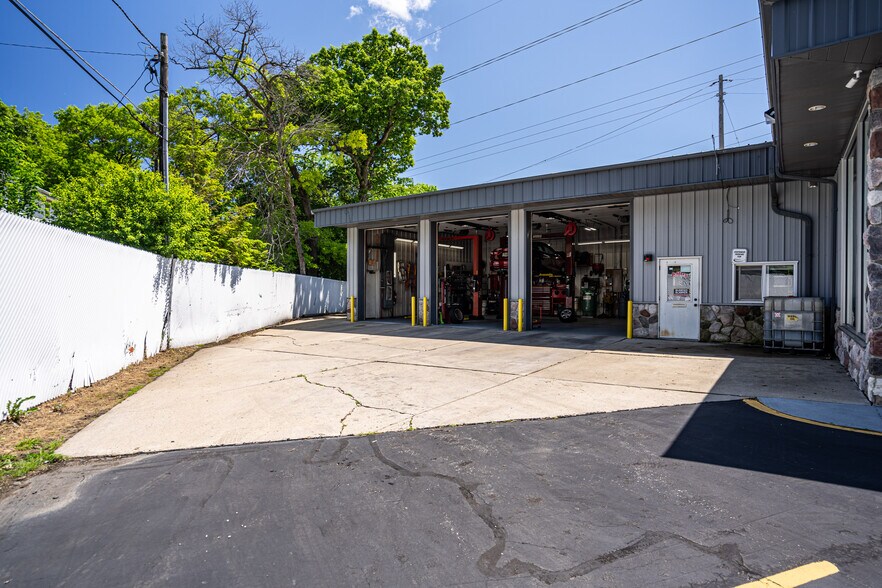 More Photos Of 5110 75th St, Kenosha Auto Dealership For Sale