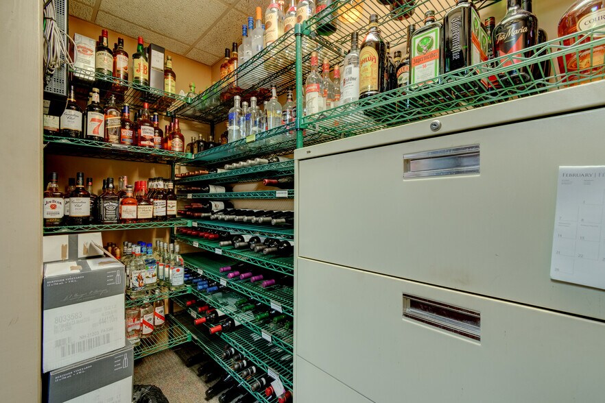More Photos Of 1702 Park Hill Dr, Gainesville Restaurant For Sale